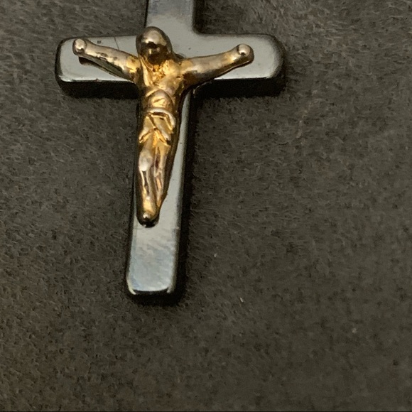 Hematite crucifix pendant - Picture 3 of 4